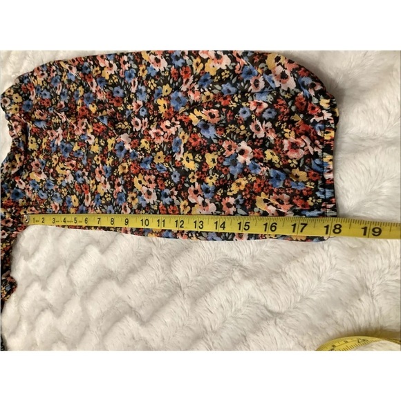 Almost Famous Shirt Sz Large Black Floral Long Sleeve Crop Top Off The Shoulder - Picture 10 of 10